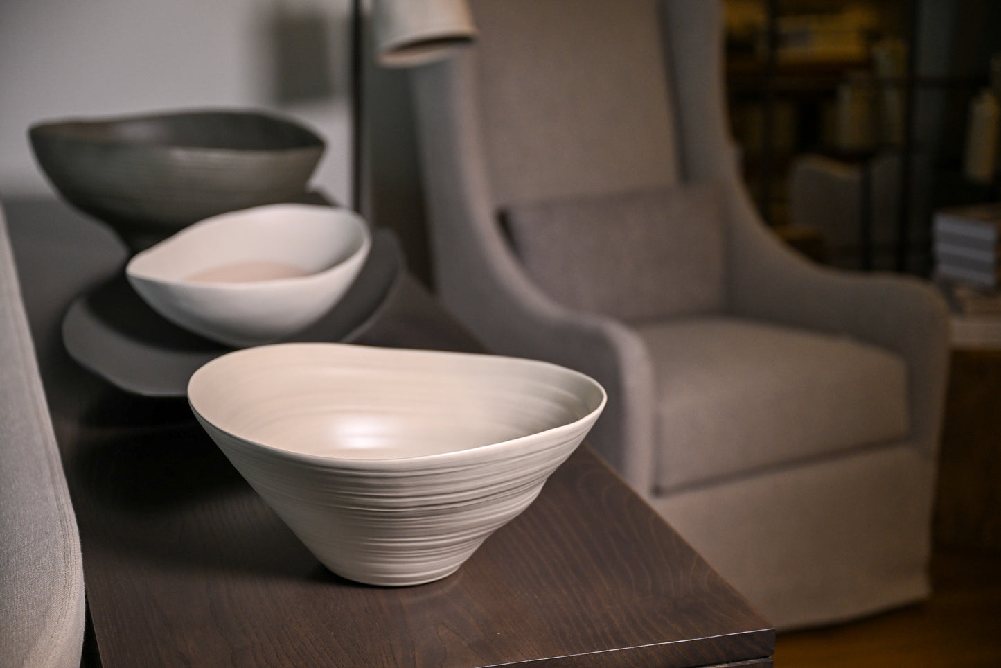 Cream-colored ceramic bowl campanella medium hemp with subtle horizontal ridges and gently flared rim