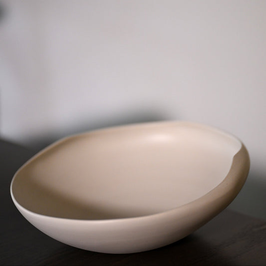 Cream-colored ceramic bowl conchiglia small white with smooth rounded shape and subtle gradient finish