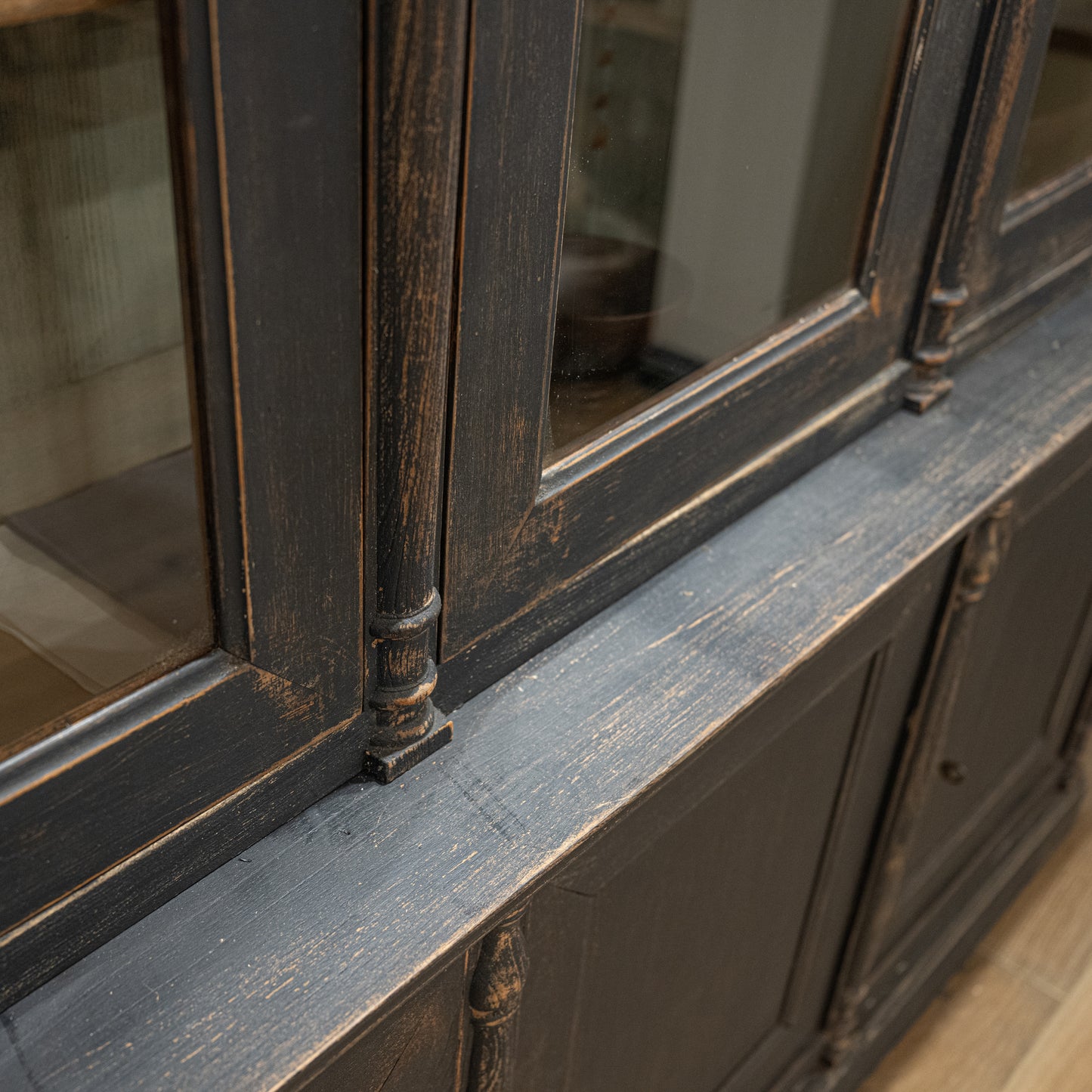 Dark distressed wood late 19th century french display cabinet with glass paneled doors and ornate carved trim