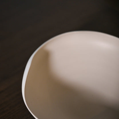 Cream-colored ceramic bowl conchiglia small white with smooth rounded edges and minimalist design