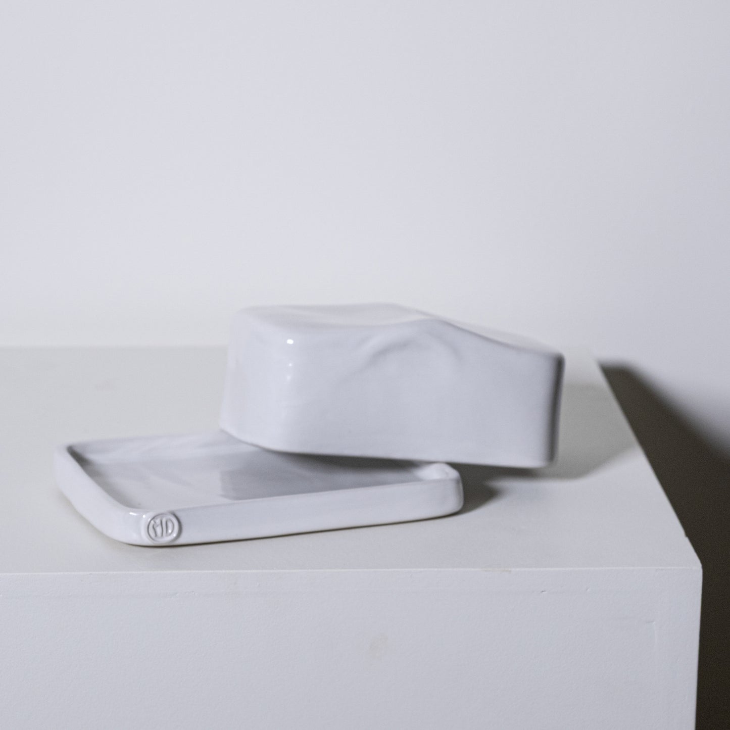 White ceramic European butter dish No. 642 with a glossy finish and minimalist design for countertop use