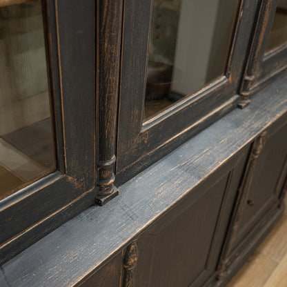 Dark distressed wood late 19th century french display cabinet with glass paneled doors and ornate carved trim